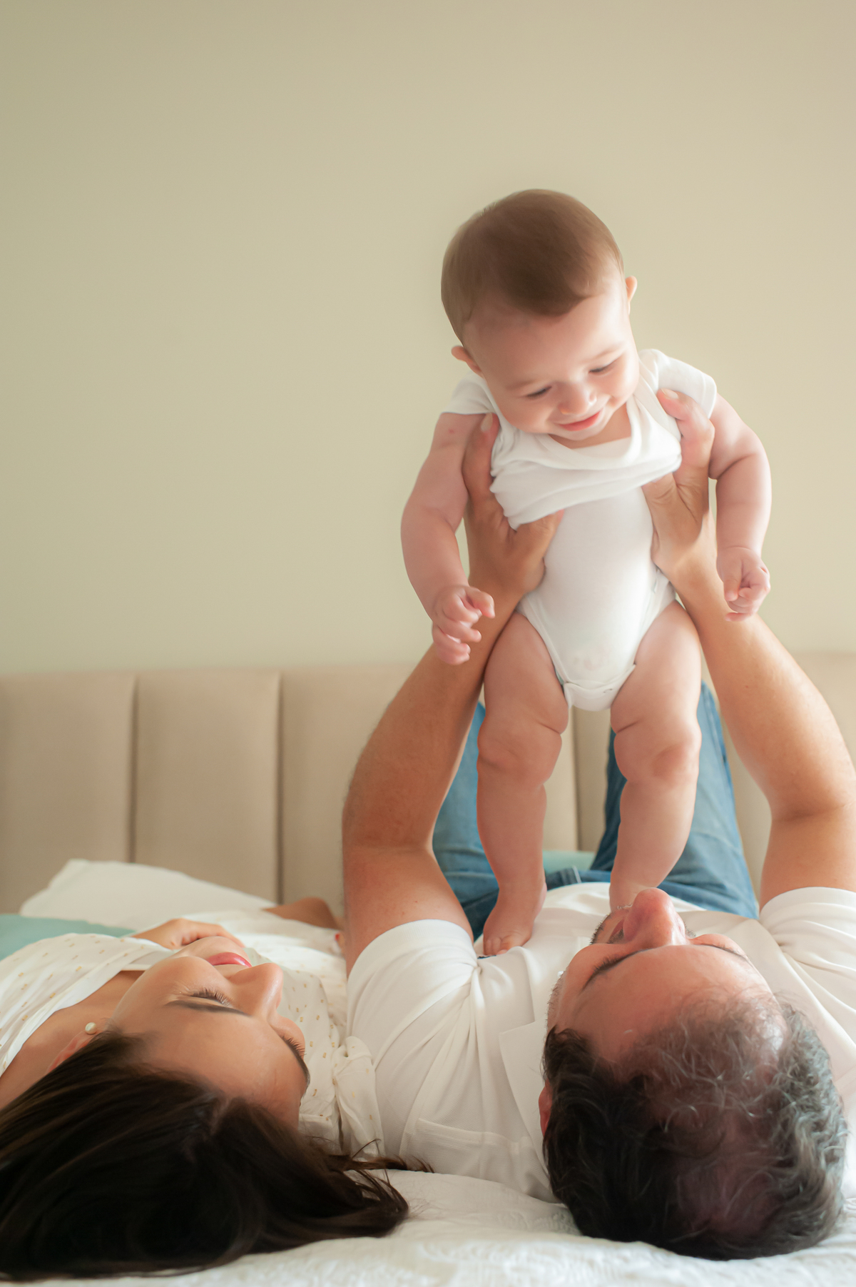 ensaio de familia, ensaio lifestyle, ensaio em casa, ensaio de bebe em casa, fotografia de familia, fotos de familia, fotos de bebe, foto de bebe em casa, registro do dia a dia do bebe, fotos newborn, newborn barra, foto de parto, foto de gestante 