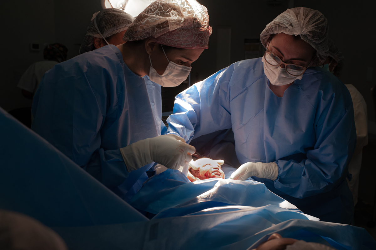 fotografia de parto, foto de parto, registro fotografico de parto, parto cesarea, fotos de cesarea, fotografa de parto, foto de nascimento, foto de parto na perinatal, melhor fotografa de partos