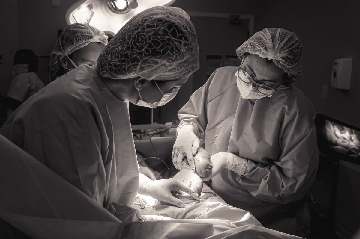 fotografia de parto, foto de parto, registro fotografico de parto, parto cesarea, fotos de cesarea, fotografa de parto, foto de nascimento, foto de parto na perinatal, melhor fotografa de partos