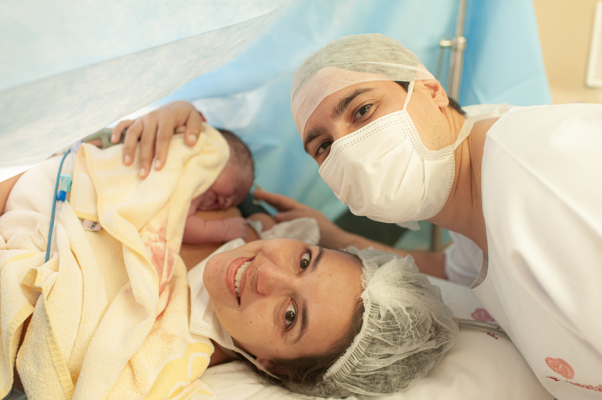 fotografia de parto, foto de parto, registro fotografico de parto, parto cesarea, fotos de cesarea, fotografa de parto, foto de nascimento, foto de parto na perinatal, melhor fotografa de partos