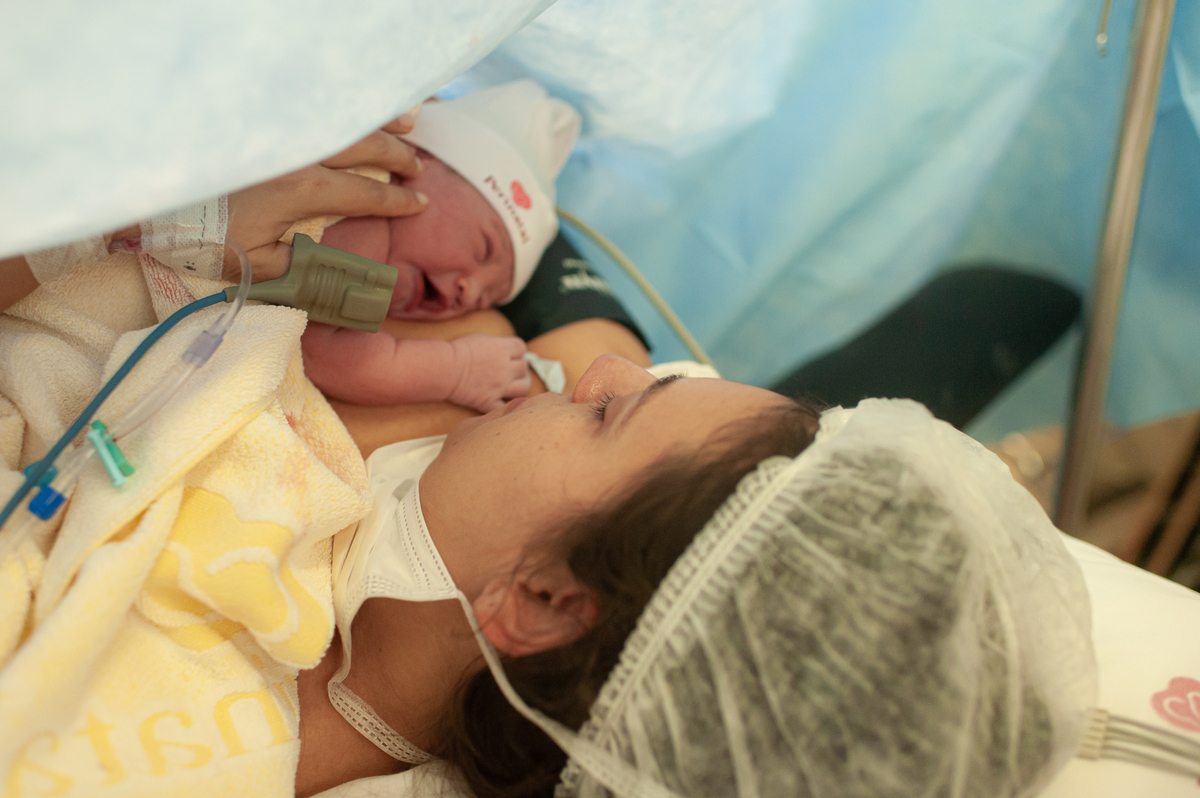 fotografia de parto, foto de parto, registro fotografico de parto, parto cesarea, fotos de cesarea, fotografa de parto, foto de nascimento, foto de parto na perinatal, melhor fotografa de partos