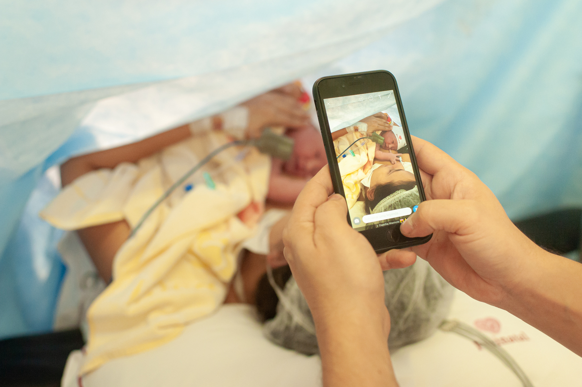 fotografia de parto, foto de parto, registro fotografico de parto, parto cesarea, fotos de cesarea, fotografa de parto, foto de nascimento, foto de parto na perinatal, melhor fotografa de partos