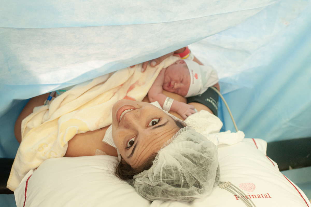 fotografia de parto, foto de parto, registro fotografico de parto, parto cesarea, fotos de cesarea, fotografa de parto, foto de nascimento, foto de parto na perinatal, melhor fotografa de partos