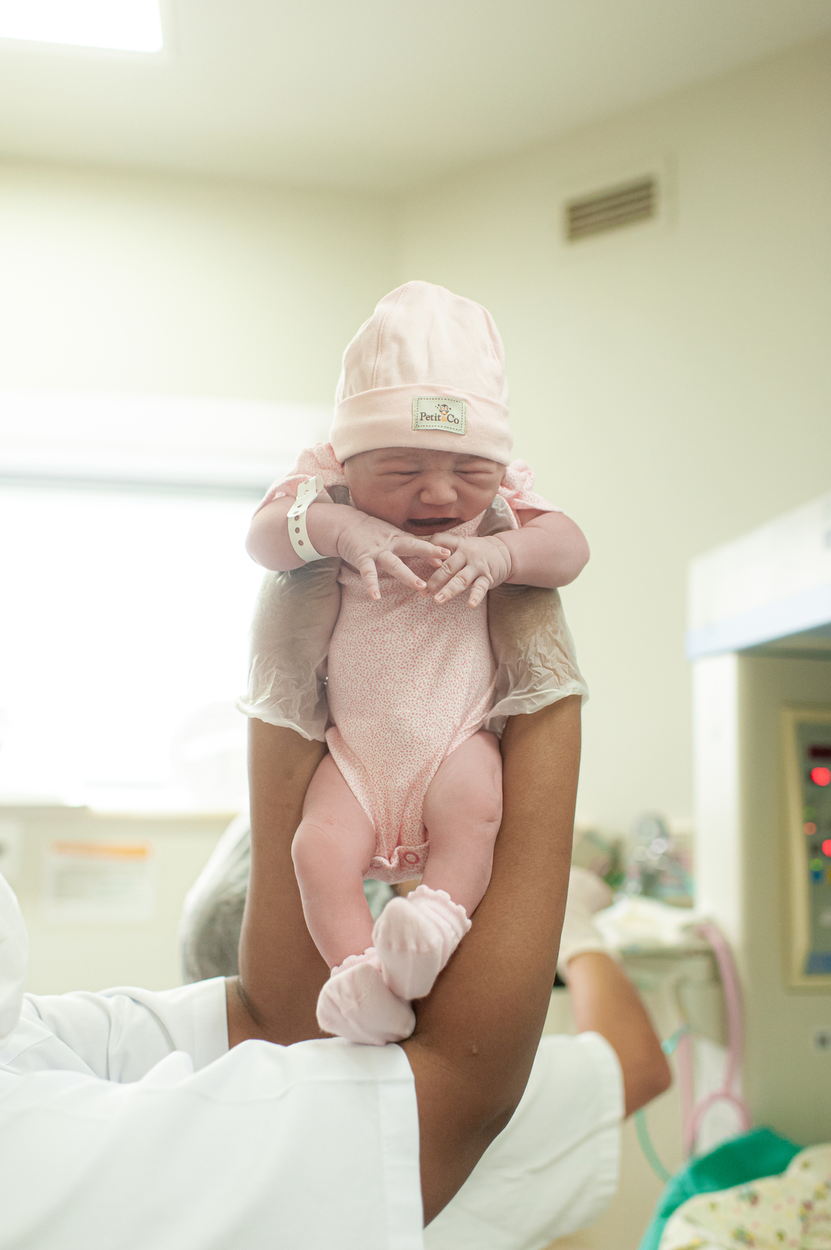 fotografia de parto, foto de parto, registro fotografico de parto, parto cesarea, fotos de cesarea, fotografa de parto, foto de nascimento, foto de parto na perinatal, melhor fotografa de partos