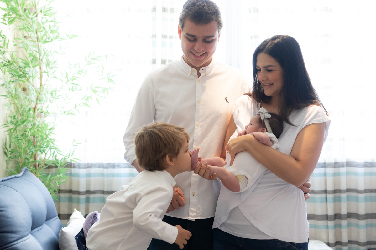 acompanhamento de bebês, acompanhamento fotográfico de bebês, acompanhamento lifestyle, ensaio lifestyle, ensaio de família, fotos de família, newborn barra da tijuca, fotografia newborn, melhor fotógrafa newborn do Rio, fotos de família, newborn barra