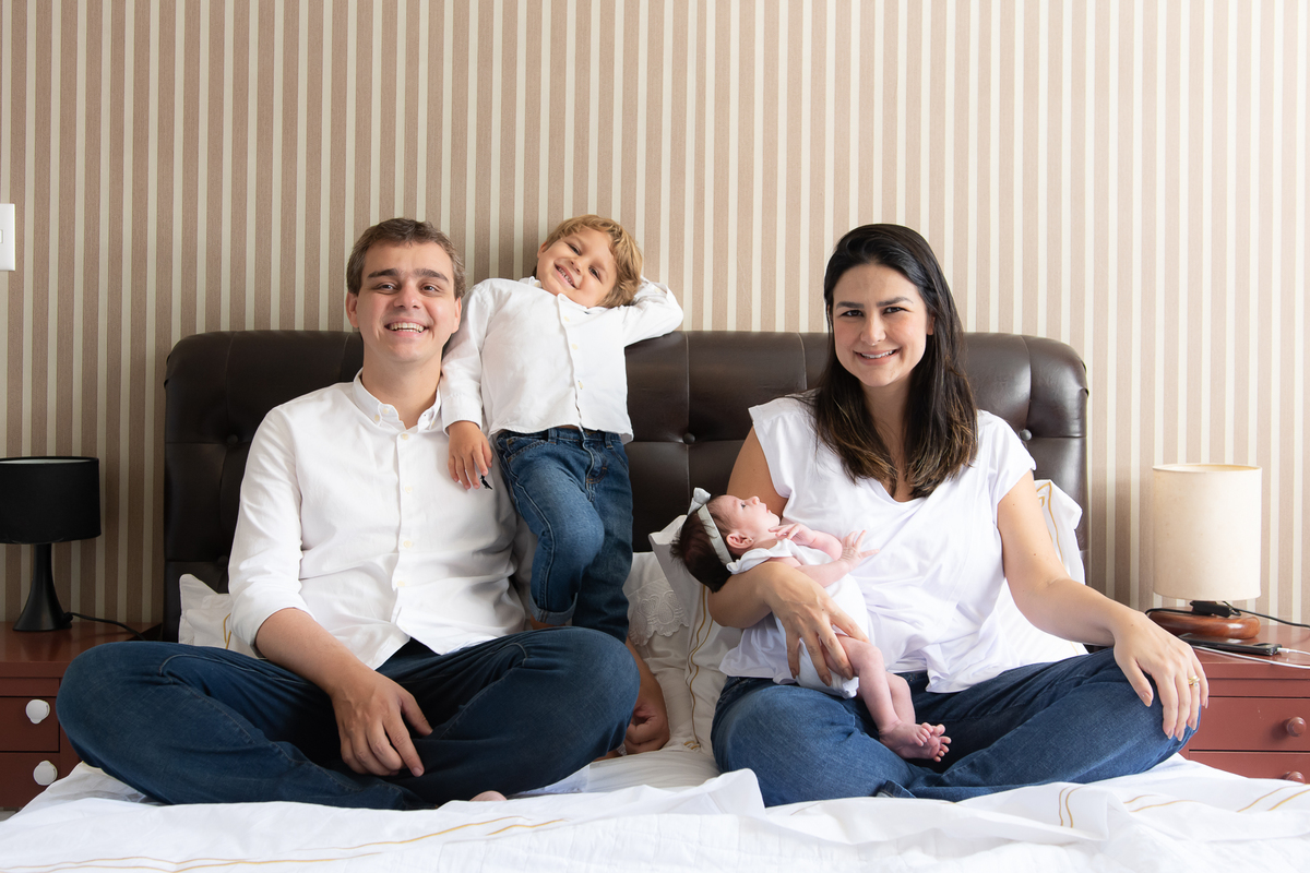 acompanhamento de bebês, acompanhamento fotográfico de bebês, acompanhamento lifestyle, ensaio lifestyle, ensaio de família, fotos de família, newborn barra da tijuca, fotografia newborn, melhor fotógrafa newborn do Rio, fotos de família, newborn barra