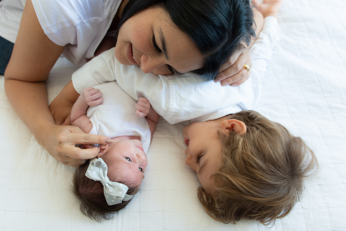 acompanhamento de bebês, acompanhamento fotográfico de bebês, acompanhamento lifestyle, ensaio lifestyle, ensaio de família, fotos de família, newborn barra da tijuca, fotografia newborn, melhor fotógrafa newborn do Rio, fotos de família, newborn barra