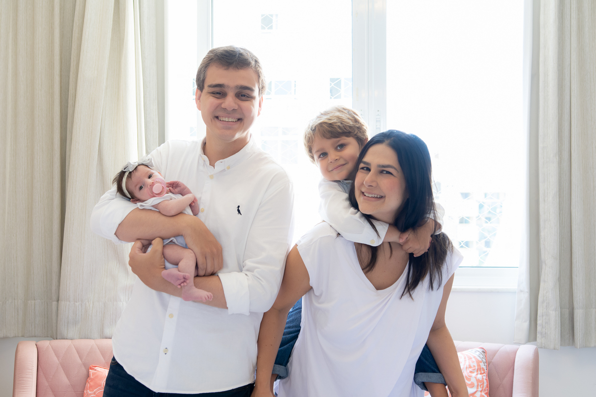 acompanhamento de bebês, acompanhamento fotográfico de bebês, acompanhamento lifestyle, ensaio lifestyle, ensaio de família, fotos de família, newborn barra da tijuca, fotografia newborn, melhor fotógrafa newborn do Rio, fotos de família, newborn barra
