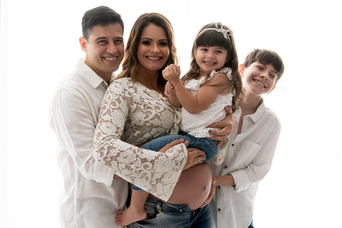 ensaio gestante, fotos de gestante, cabelo e maquiagem incluídos, gestante em estúdio, gestante barra da tijuca, lindas fotos de gestante, fotografia de gestante, fotografia newborn barra da tijuca, melhor fotógrafa newborn, ensaio gestante com newborn