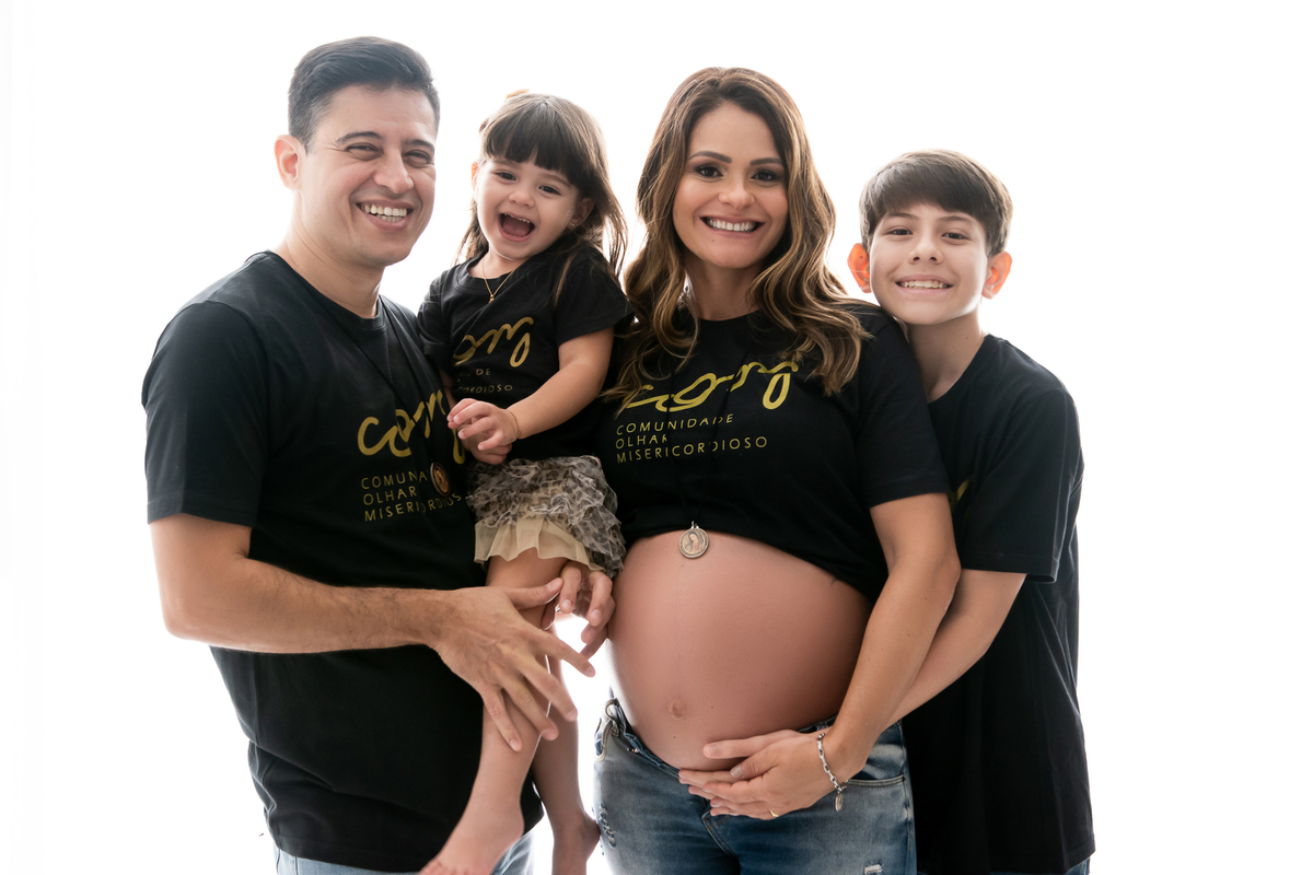 ensaio gestante, fotos de gestante, cabelo e maquiagem incluídos, gestante em estúdio, gestante barra da tijuca, lindas fotos de gestante, fotografia de gestante, fotografia newborn barra da tijuca, melhor fotógrafa newborn, ensaio gestante com newborn