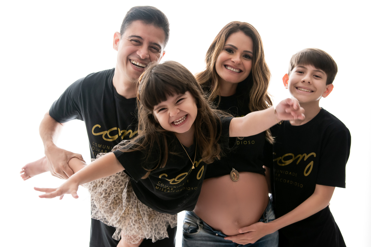 ensaio gestante, fotos de gestante, cabelo e maquiagem incluídos, gestante em estúdio, gestante barra da tijuca, lindas fotos de gestante, fotografia de gestante, fotografia newborn barra da tijuca, melhor fotógrafa newborn, ensaio gestante com newborn