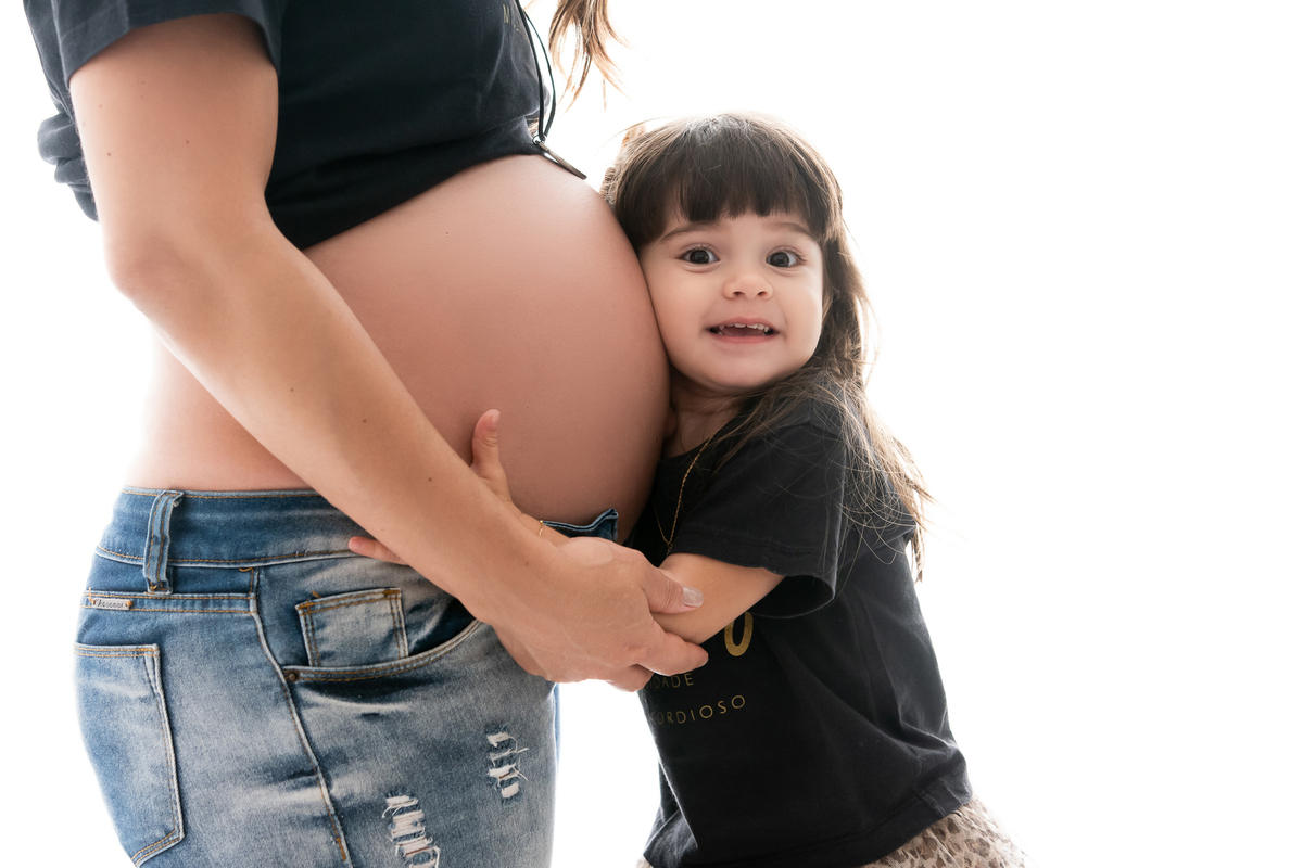 ensaio gestante, fotos de gestante, cabelo e maquiagem incluídos, gestante em estúdio, gestante barra da tijuca, lindas fotos de gestante, fotografia de gestante, fotografia newborn barra da tijuca, melhor fotógrafa newborn, ensaio gestante com newborn