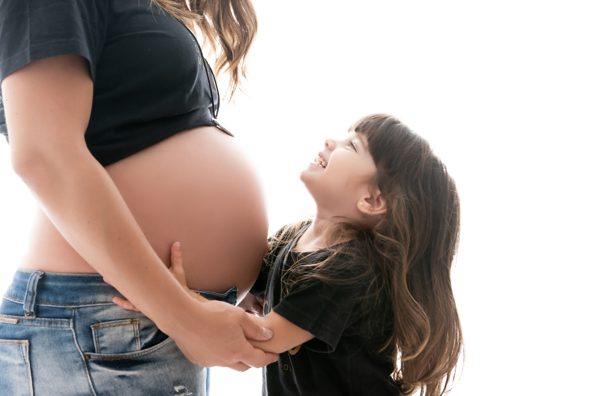 ensaio gestante, fotos de gestante, cabelo e maquiagem incluídos, gestante em estúdio, gestante barra da tijuca, lindas fotos de gestante, fotografia de gestante, fotografia newborn barra da tijuca, melhor fotógrafa newborn, ensaio gestante com newborn