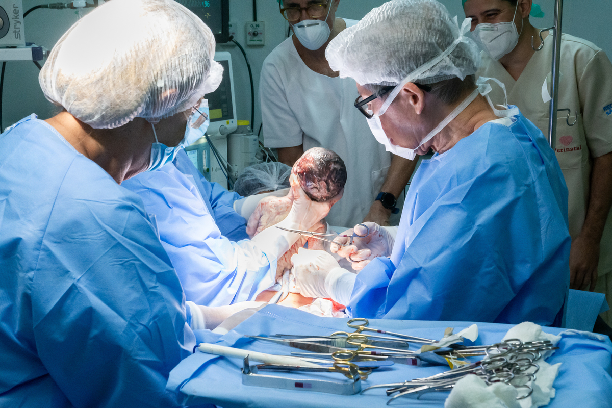 fotografia de parto, fotos de parto, parto cesárea, perinatal, fotos de nascimento, fotógrafa de parto, fotógrafa de bebês, fotografia newborn, fotografia de gestante, cesárea humanizada, melhor fotógrafa newborn
