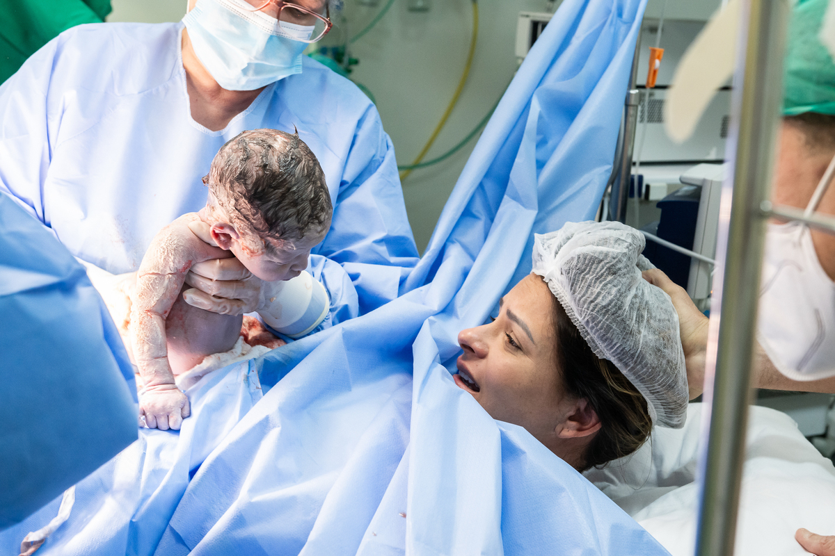 fotografia de parto, fotos de parto, parto cesárea, perinatal, fotos de nascimento, fotógrafa de parto, fotógrafa de bebês, fotografia newborn, fotografia de gestante, cesárea humanizada, melhor fotógrafa newborn
