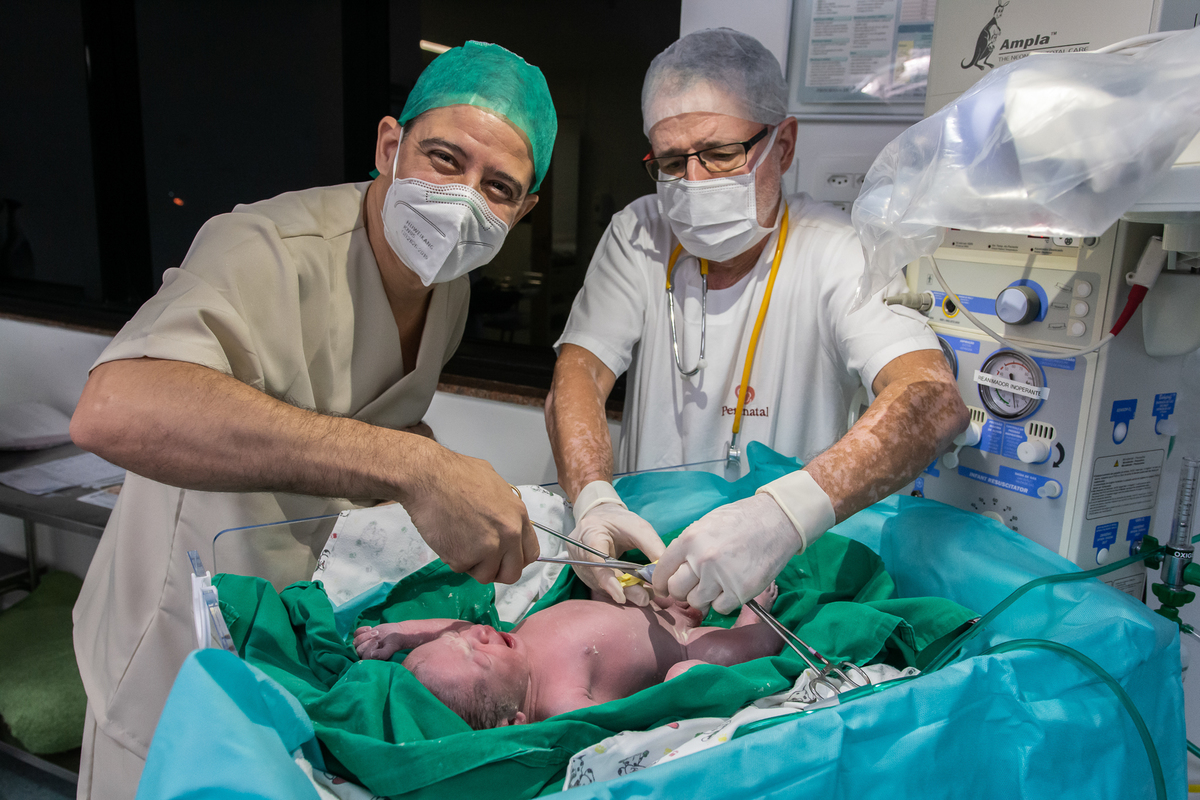 fotografia de parto, fotos de parto, parto cesárea, perinatal, fotos de nascimento, fotógrafa de parto, fotógrafa de bebês, fotografia newborn, fotografia de gestante, cesárea humanizada, melhor fotógrafa newborn
