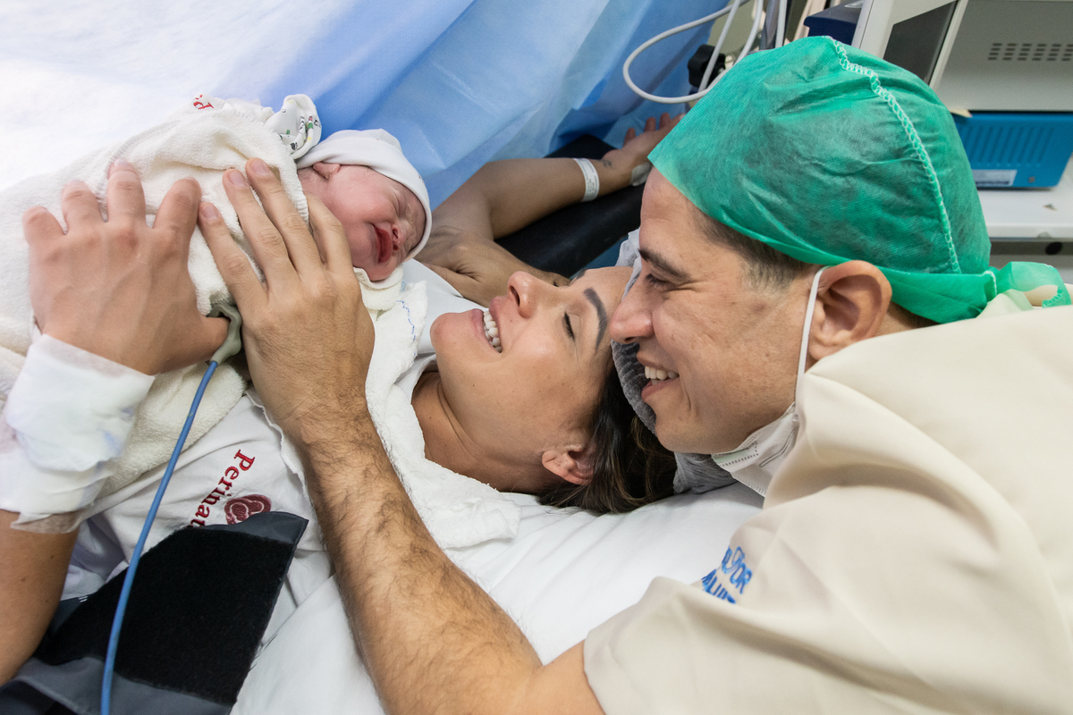 fotografia de parto, fotos de parto, parto cesárea, perinatal, fotos de nascimento, fotógrafa de parto, fotógrafa de bebês, fotografia newborn, fotografia de gestante, cesárea humanizada, melhor fotógrafa newborn

