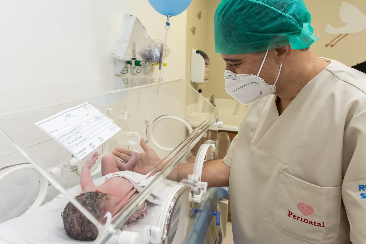 fotografia de parto, fotos de parto, parto cesárea, perinatal, fotos de nascimento, fotógrafa de parto, fotógrafa de bebês, fotografia newborn, fotografia de gestante, cesárea humanizada, melhor fotógrafa newborn
