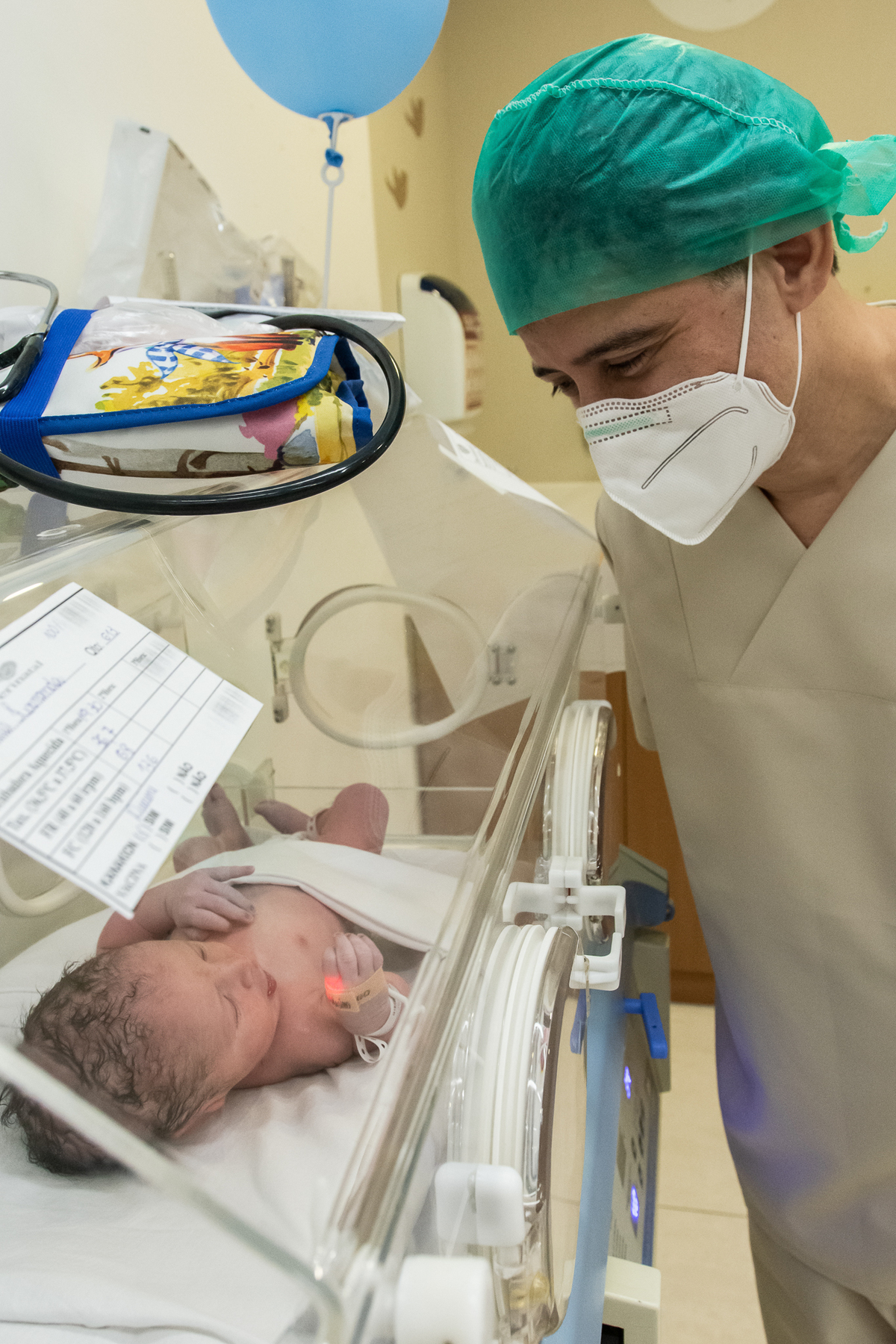 fotografia de parto, fotos de parto, parto cesárea, perinatal, fotos de nascimento, fotógrafa de parto, fotógrafa de bebês, fotografia newborn, fotografia de gestante, cesárea humanizada, melhor fotógrafa newborn
