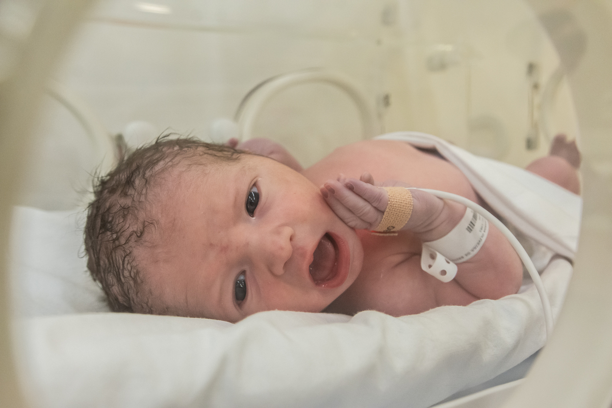 fotografia de parto, fotos de parto, parto cesárea, perinatal, fotos de nascimento, fotógrafa de parto, fotógrafa de bebês, fotografia newborn, fotografia de gestante, cesárea humanizada, melhor fotógrafa newborn
