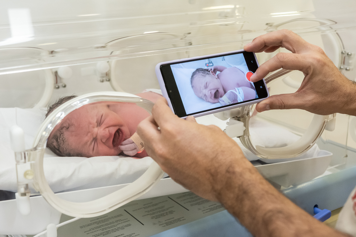 fotografia de parto, fotos de parto, parto cesárea, perinatal, fotos de nascimento, fotógrafa de parto, fotógrafa de bebês, fotografia newborn, fotografia de gestante, cesárea humanizada, melhor fotógrafa newborn
