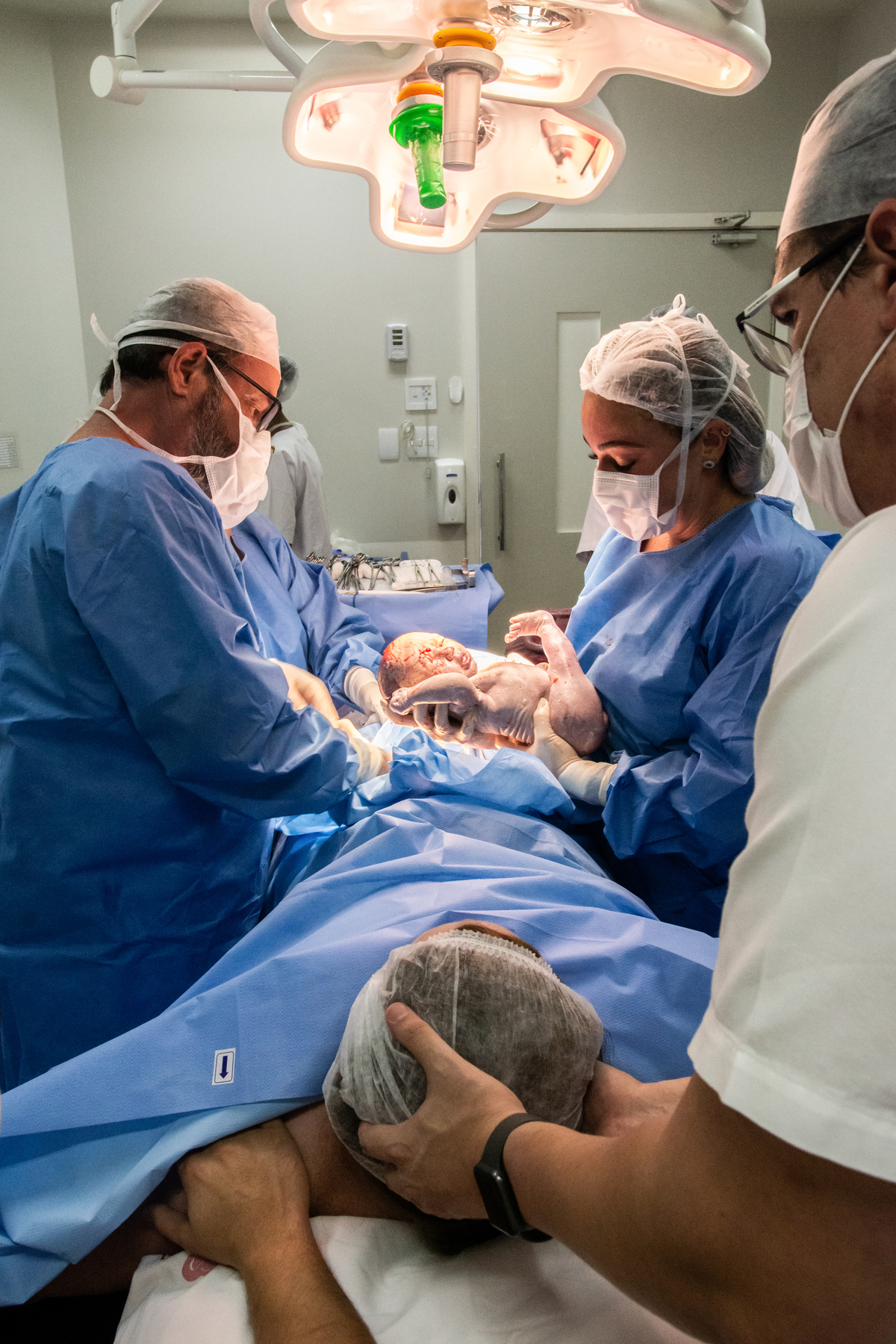 fotos de parto, cobertura de parto, fotografia de parto, filmagem de parto, parto cesáraea, perinatal, perinatal da Barra, newborn, ensaio newborn, melhor fotógrafa de parto, melhor fotógrafa newborn, newborn barra da tijuca, newborn barra