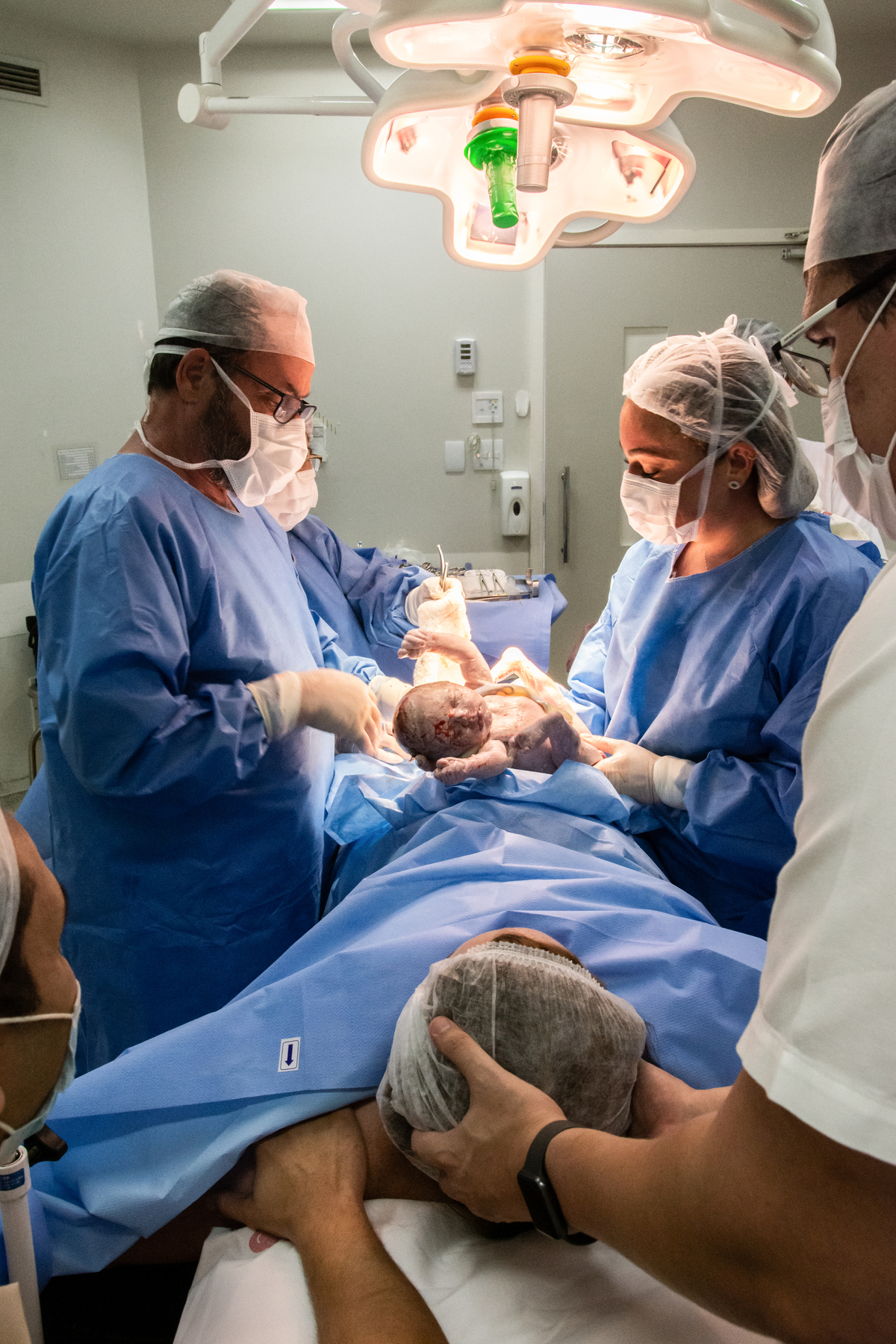 fotos de parto, cobertura de parto, fotografia de parto, filmagem de parto, parto cesáraea, perinatal, perinatal da Barra, newborn, ensaio newborn, melhor fotógrafa de parto, melhor fotógrafa newborn, newborn barra da tijuca, newborn barra