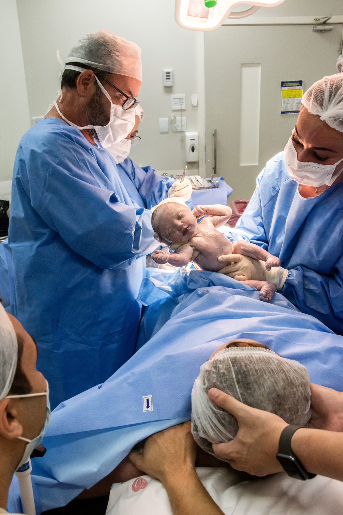 fotos de parto, cobertura de parto, fotografia de parto, filmagem de parto, parto cesáraea, perinatal, perinatal da Barra, newborn, ensaio newborn, melhor fotógrafa de parto, melhor fotógrafa newborn, newborn barra da tijuca, newborn barra
