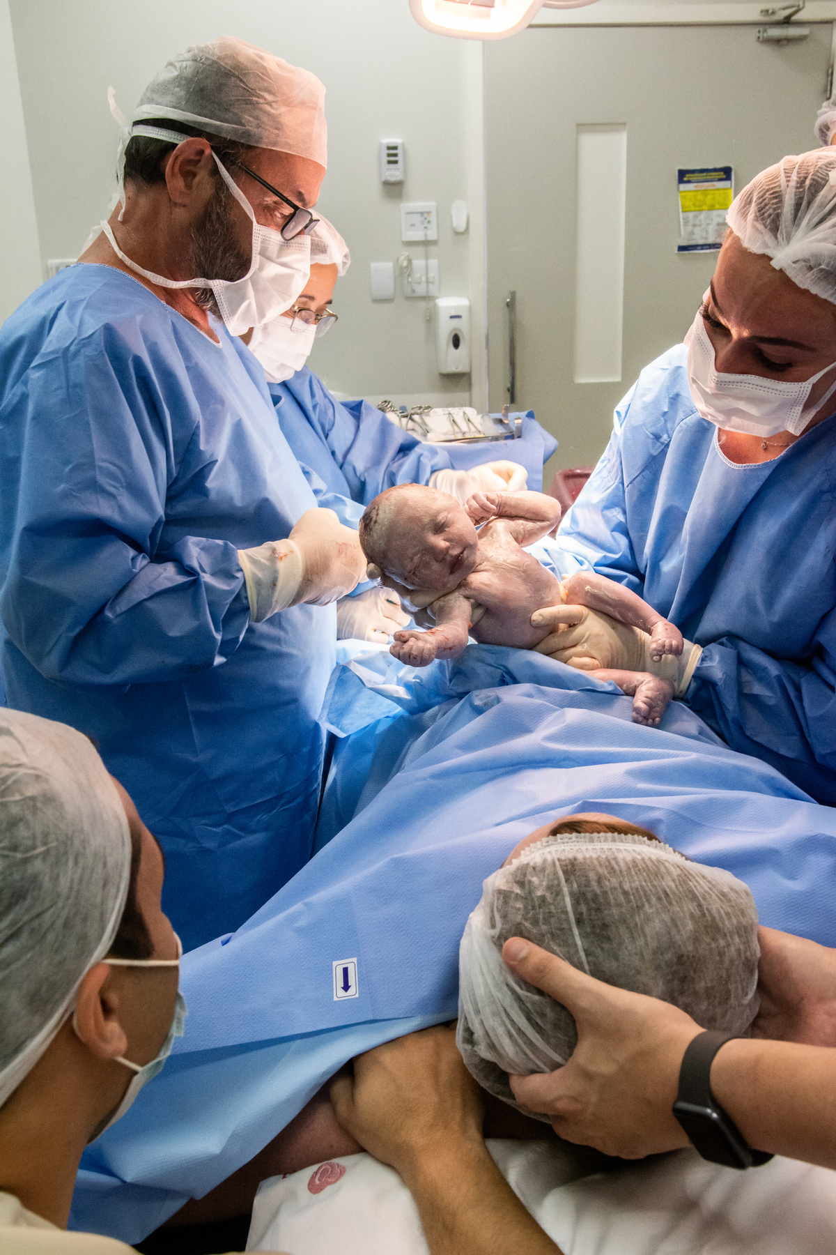 fotos de parto, cobertura de parto, fotografia de parto, filmagem de parto, parto cesáraea, perinatal, perinatal da Barra, newborn, ensaio newborn, melhor fotógrafa de parto, melhor fotógrafa newborn, newborn barra da tijuca, newborn barra