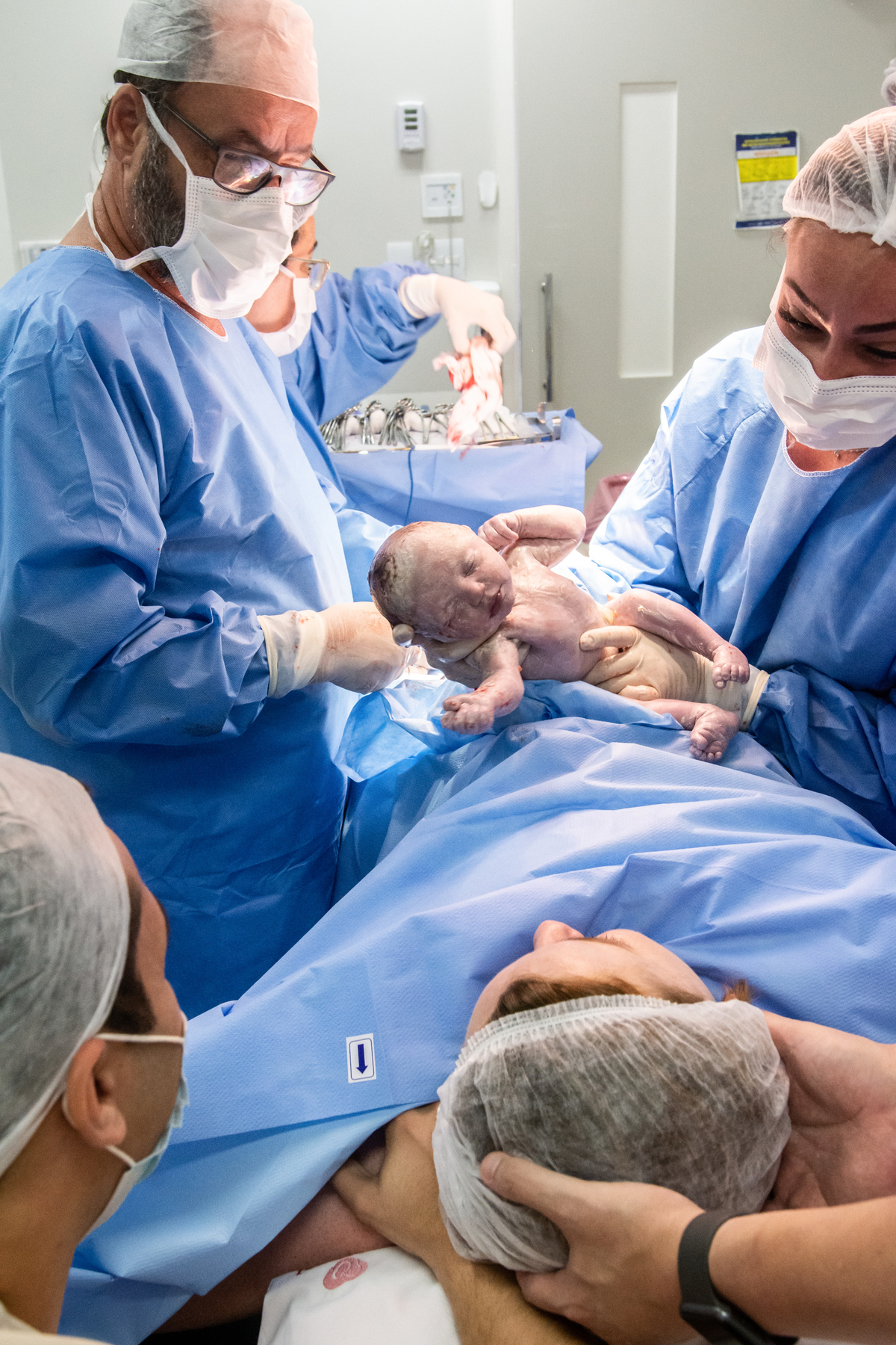 fotos de parto, cobertura de parto, fotografia de parto, filmagem de parto, parto cesáraea, perinatal, perinatal da Barra, newborn, ensaio newborn, melhor fotógrafa de parto, melhor fotógrafa newborn, newborn barra da tijuca, newborn barra