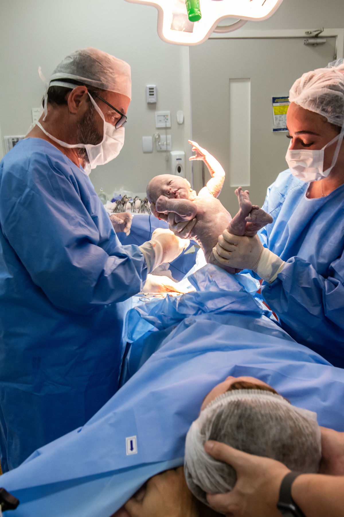 fotos de parto, cobertura de parto, fotografia de parto, filmagem de parto, parto cesáraea, perinatal, perinatal da Barra, newborn, ensaio newborn, melhor fotógrafa de parto, melhor fotógrafa newborn, newborn barra da tijuca, newborn barra