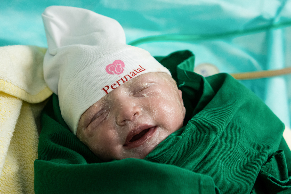 fotos de parto, cobertura de parto, fotografia de parto, filmagem de parto, parto cesáraea, perinatal, perinatal da Barra, newborn, ensaio newborn, melhor fotógrafa de parto, melhor fotógrafa newborn, newborn barra da tijuca, newborn barra