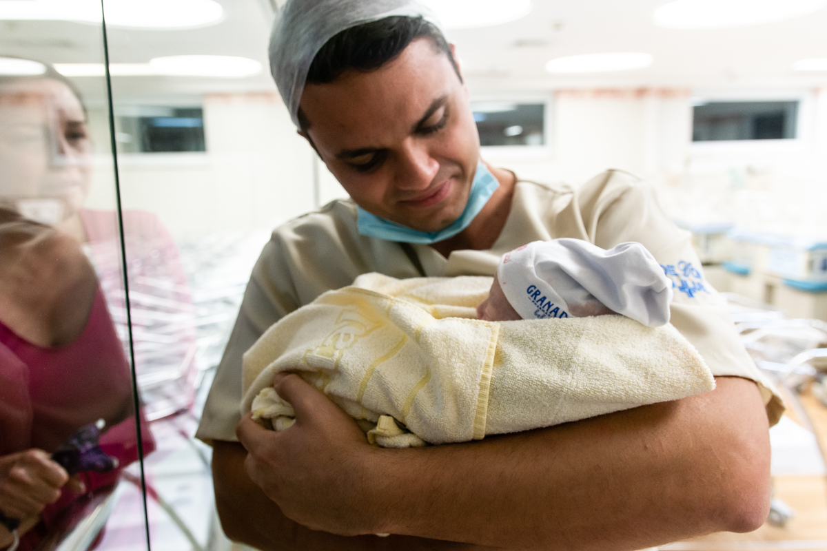 fotos de parto, cobertura de parto, fotografia de parto, filmagem de parto, parto cesáraea, perinatal, perinatal da Barra, newborn, ensaio newborn, melhor fotógrafa de parto, melhor fotógrafa newborn, newborn barra da tijuca, newborn barra