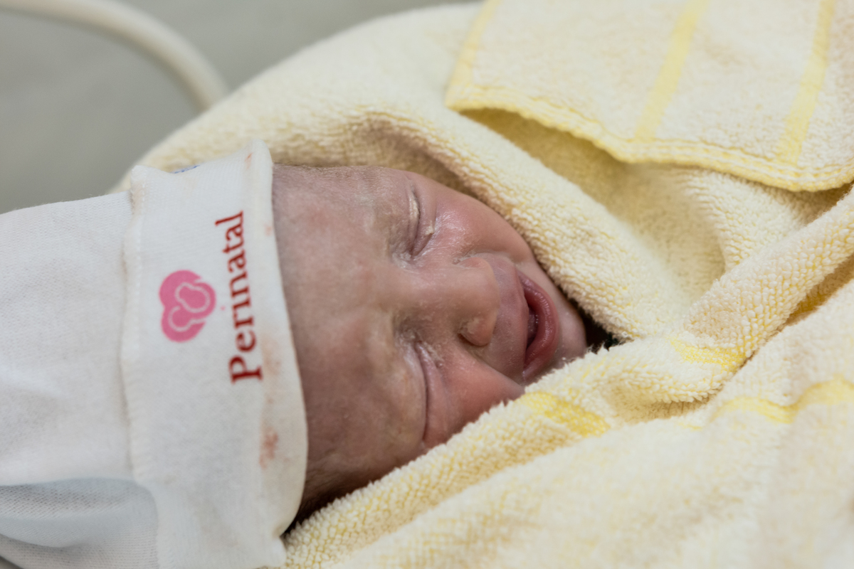 fotos de parto, cobertura de parto, fotografia de parto, filmagem de parto, parto cesáraea, perinatal, perinatal da Barra, newborn, ensaio newborn, melhor fotógrafa de parto, melhor fotógrafa newborn, newborn barra da tijuca, newborn barra