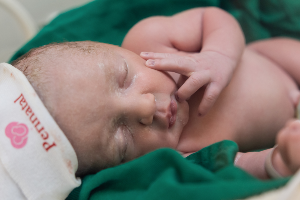 fotos de parto, cobertura de parto, fotografia de parto, filmagem de parto, parto cesáraea, perinatal, perinatal da Barra, newborn, ensaio newborn, melhor fotógrafa de parto, melhor fotógrafa newborn, newborn barra da tijuca, newborn barra