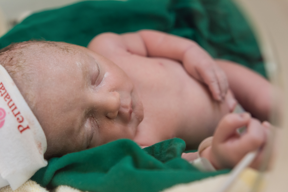 fotos de parto, cobertura de parto, fotografia de parto, filmagem de parto, parto cesáraea, perinatal, perinatal da Barra, newborn, ensaio newborn, melhor fotógrafa de parto, melhor fotógrafa newborn, newborn barra da tijuca, newborn barra