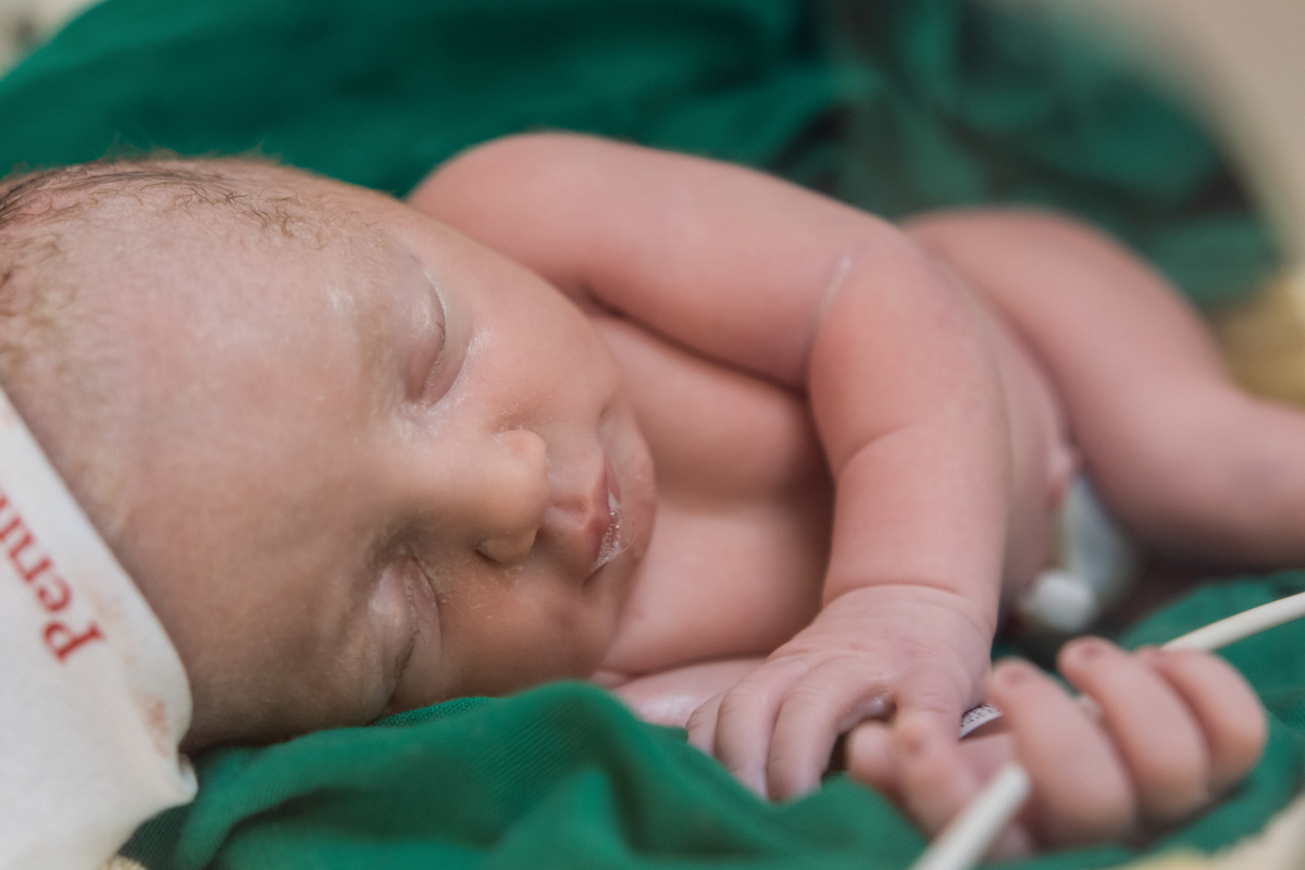 fotos de parto, cobertura de parto, fotografia de parto, filmagem de parto, parto cesáraea, perinatal, perinatal da Barra, newborn, ensaio newborn, melhor fotógrafa de parto, melhor fotógrafa newborn, newborn barra da tijuca, newborn barra