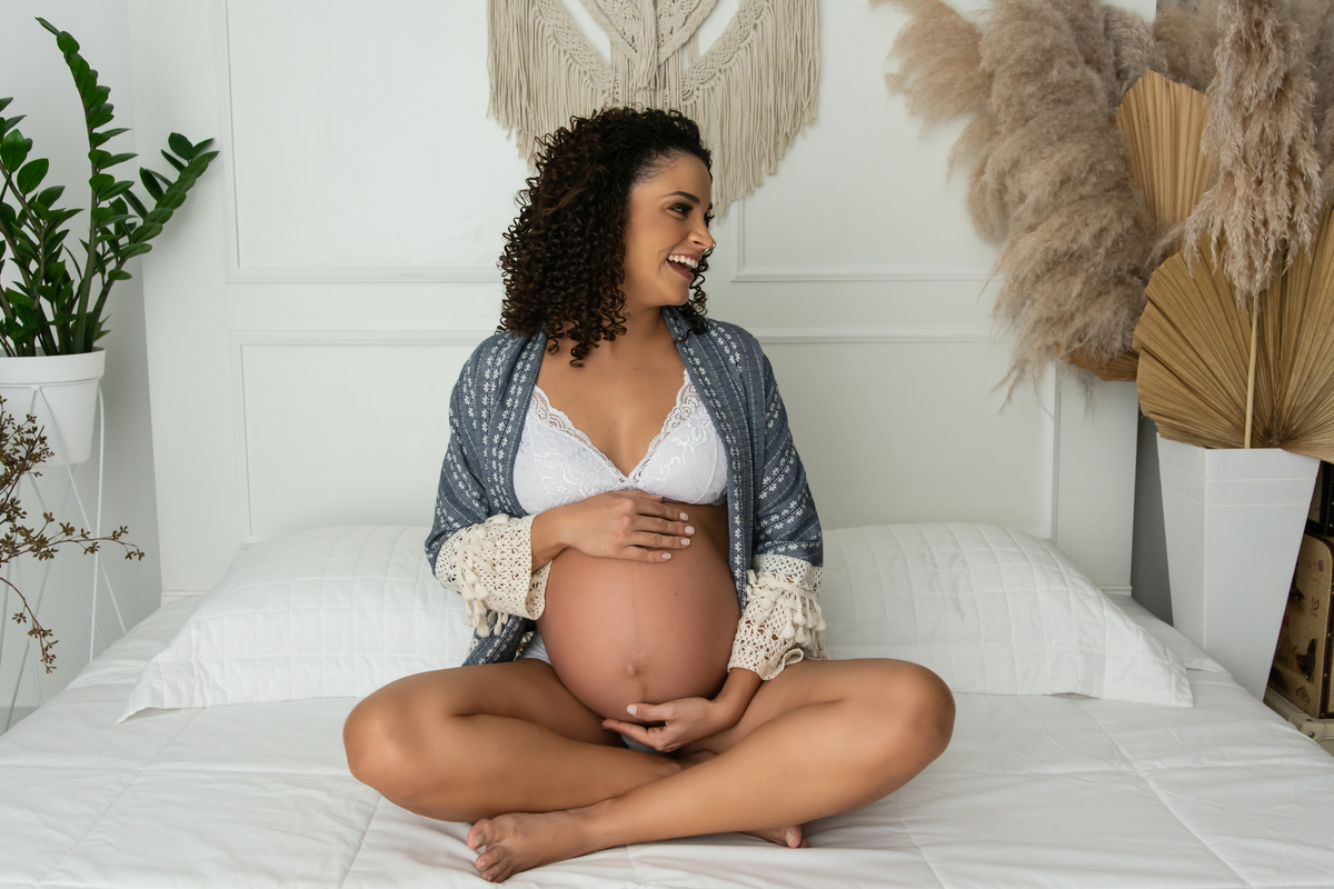 gestante, ensaio gestante, ensaio gestante em estúdio, gestante barra da tijuca, fotografia de gestante na barra da tijuca, ensaio de gestante atemporal, ensaio de gestante casual, ensaio gestante parto e newborn