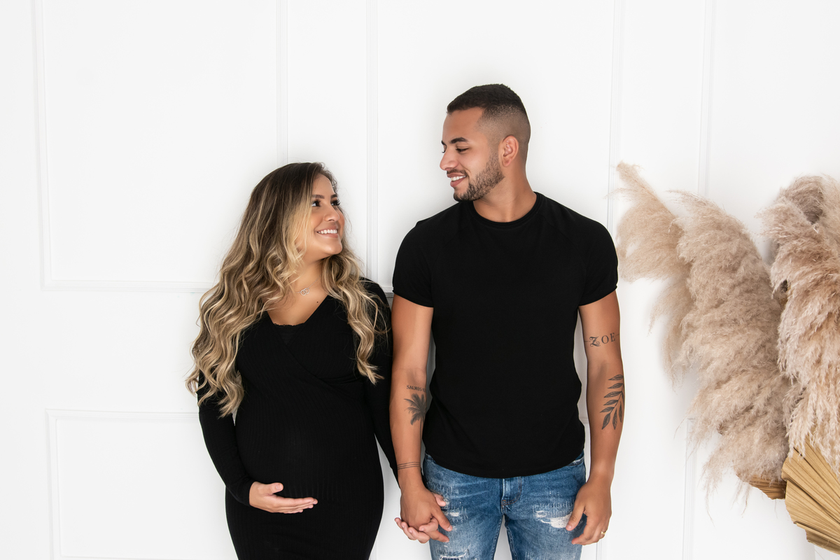 ensaio gestante, gestante barra da tijuca, estúdio barra da tijuca, fotografia de gestante na barra, ensaio de gestante na barra, gestante parto e newborn, ensaio gestante casual e atemporal, newborn barra da tijuca, fotos de gestante, grávida e linda