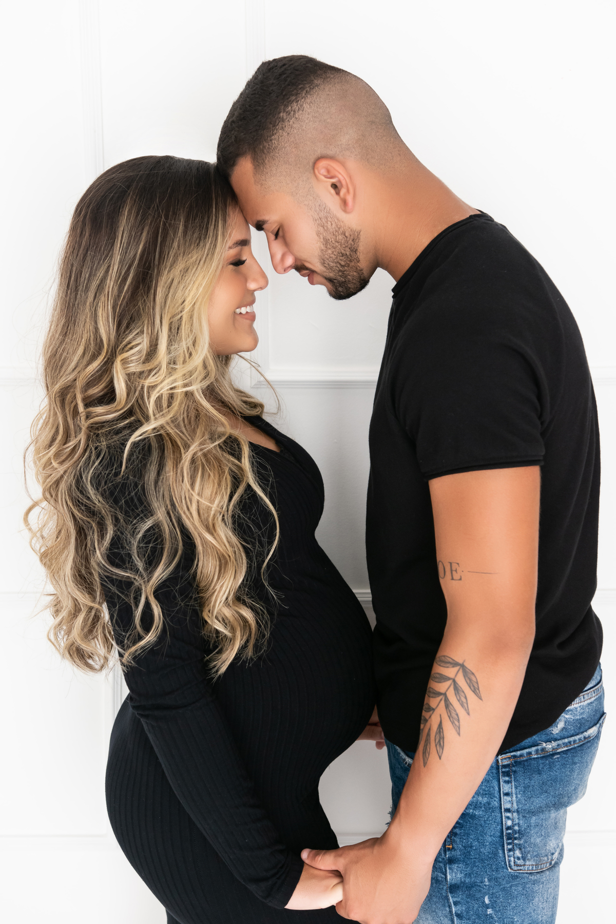 ensaio gestante, gestante barra da tijuca, estúdio barra da tijuca, fotografia de gestante na barra, ensaio de gestante na barra, gestante parto e newborn, ensaio gestante casual e atemporal, newborn barra da tijuca, fotos de gestante, grávida e linda