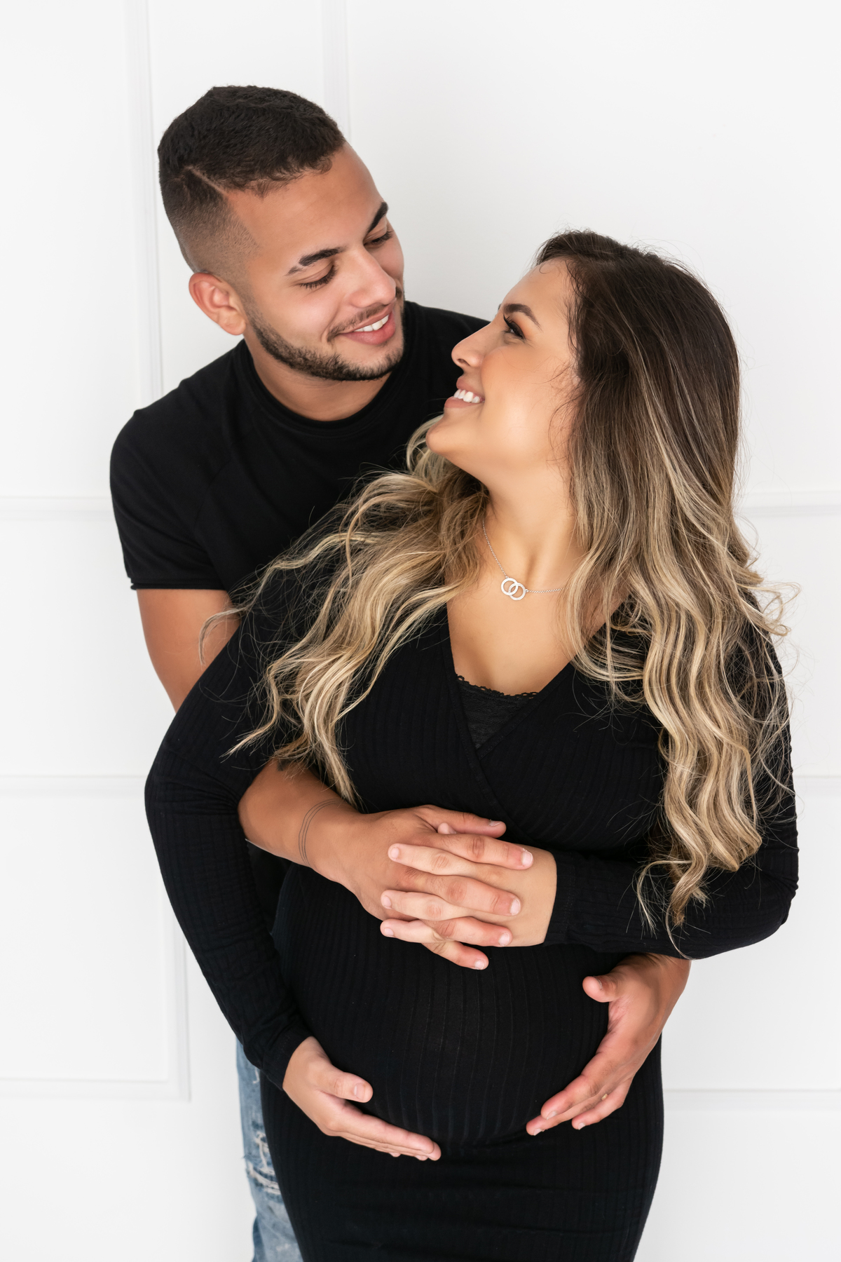 ensaio gestante, gestante barra da tijuca, estúdio barra da tijuca, fotografia de gestante na barra, ensaio de gestante na barra, gestante parto e newborn, ensaio gestante casual e atemporal, newborn barra da tijuca, fotos de gestante, grávida e linda