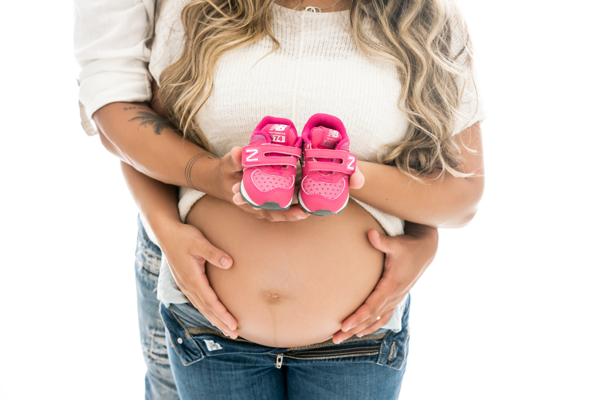 ensaio gestante, gestante barra da tijuca, estúdio barra da tijuca, fotografia de gestante na barra, ensaio de gestante na barra, gestante parto e newborn, ensaio gestante casual e atemporal, newborn barra da tijuca, fotos de gestante, grávida e linda