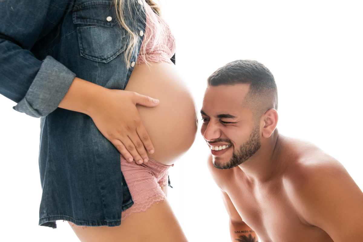 ensaio gestante, gestante barra da tijuca, estúdio barra da tijuca, fotografia de gestante na barra, ensaio de gestante na barra, gestante parto e newborn, ensaio gestante casual e atemporal, newborn barra da tijuca, fotos de gestante, grávida e linda