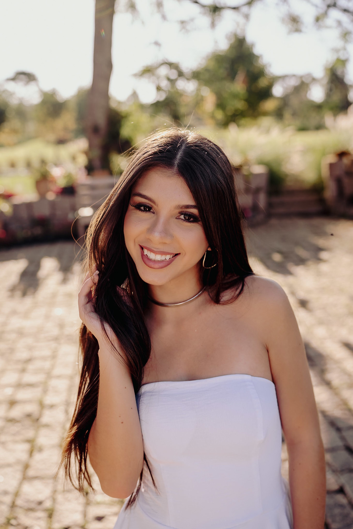 foto de debutante espontânea, sorridente e linda .