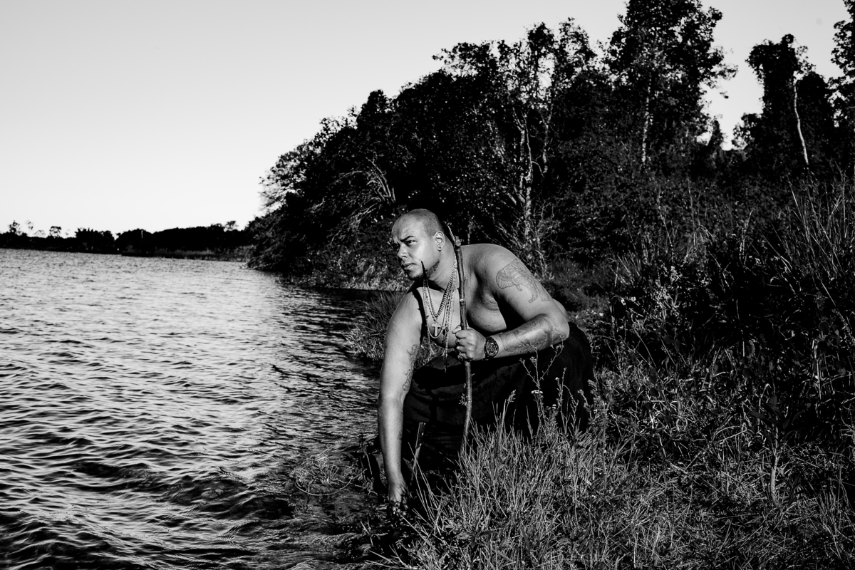 Calango Cangaço

Dizem-se os novos coronéis das antigas capitânias hereditárias donos reais dessa nossa terra, eles que aguardem a ardência da terra que queima. Deles num é nem um toco e nem um tijolo. Tudo que cresce e floresce é nosso.
