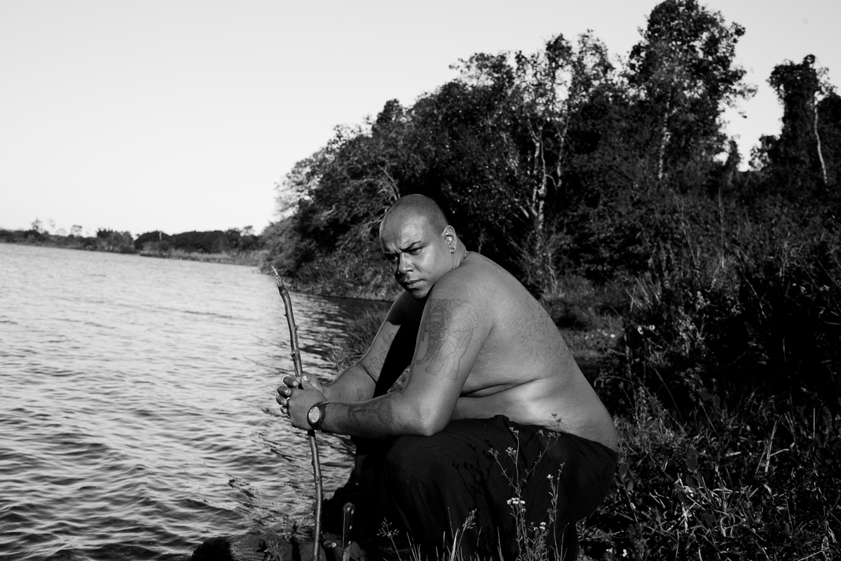 Calango Cangaço

Dizem-se os novos coronéis das antigas capitânias hereditárias donos reais dessa nossa terra, eles que aguardem a ardência da terra que queima. Deles num é nem um toco e nem um tijolo. Tudo que cresce e floresce é nosso.
