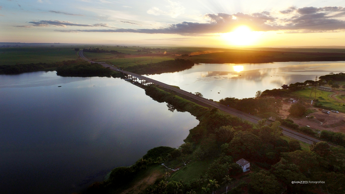 Rio Tietê em Pederneiras mazzo fotografias