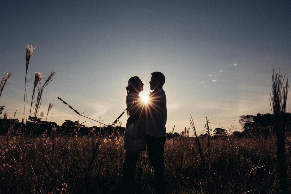 por do sol casal se olhando f16 silhueta
