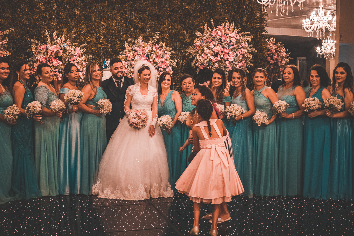 Esse sorriso sapeca pra noiva, que fofura essa criança ❤️