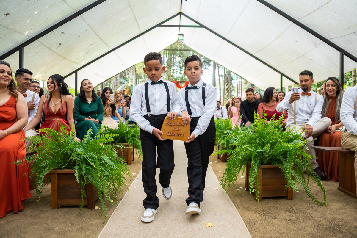 Casamentonocampo.casamentodiurno.casamentoatarde.casamentoacéuaberto.aruja.espaçoverdearuja.fotografodecasamento.fotografiadecasamento.horizontesfotoefilme.